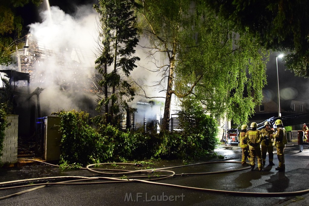 Grossfeuer Einfamilienhaus Siegburg Muehlengrabenstr P0166.JPG - Miklos Laubert